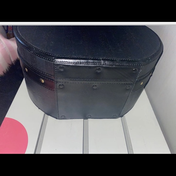 Victoria’s Secret luggage Trunk Store Display Prop Black DOES NOT OPEN - Picture 3 of 5